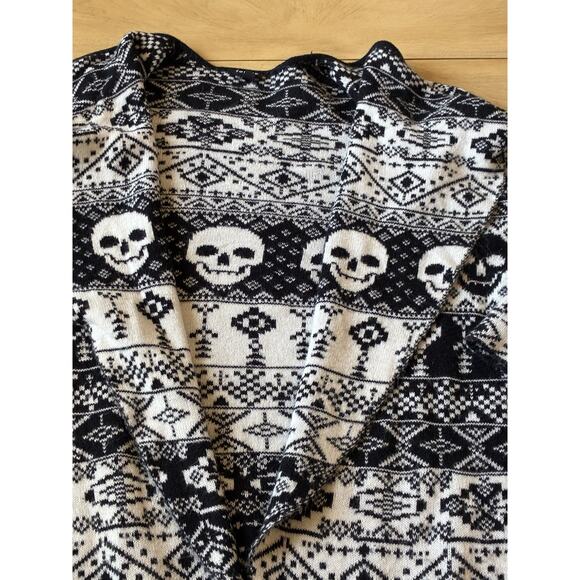 TORRID Skull Fair Isle Cardigan Sweater Goth Whimsigoth Xmas Cozy Comfy Sz 2 - L - Picture 13 of 16
